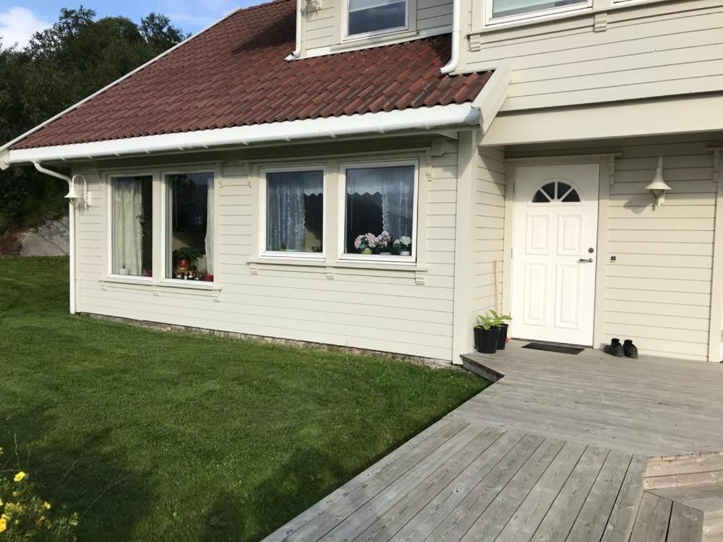 Leilighet Med Nydelig Utsikt Pa Leknes! Skullbru Exterior foto